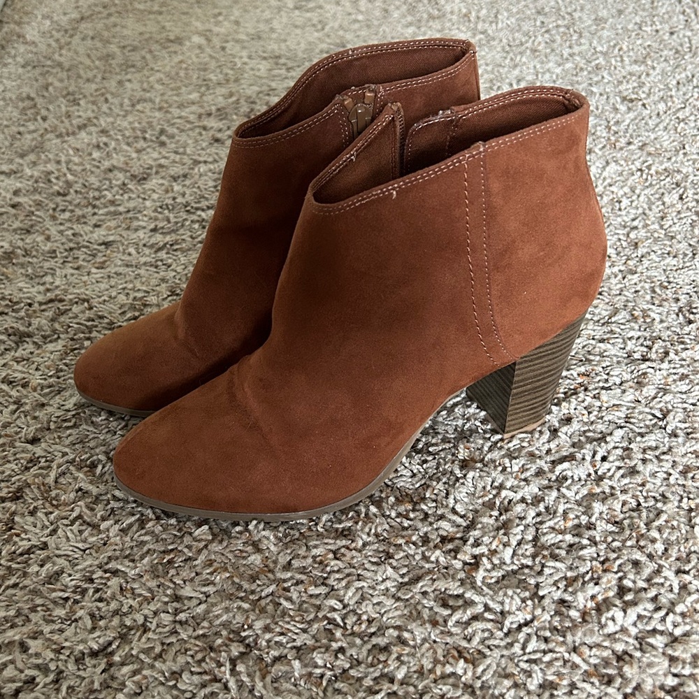 Old Navy Camel/Brown Suede Booties - Size 8